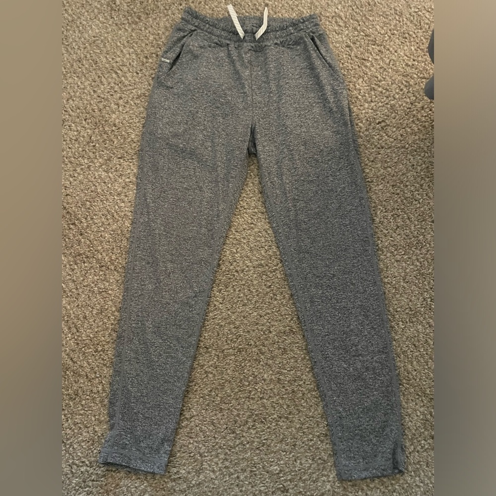 Vuori Heather Grey Ponto pant. Men’s Small. Worn a few times.